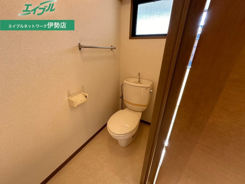 トイレ　同型反転タイプ