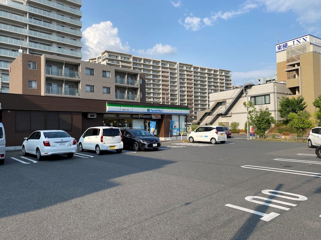 コンビニ　ファミリーマート 南草津二丁目店（コンビニ）まで40m