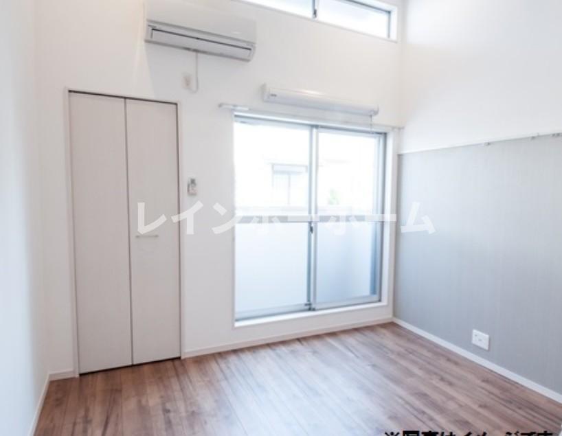 居室・リビング　こちらのリビングで趣味の時間をお楽しみください