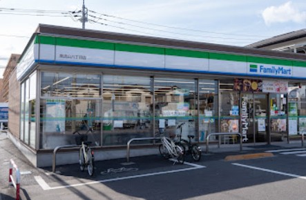 コンビニ　ファミリーマート（コンビニ）まで452m