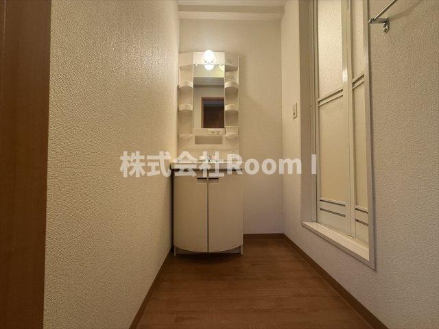 洗面設備　ゆったりとスペースのある洗面所