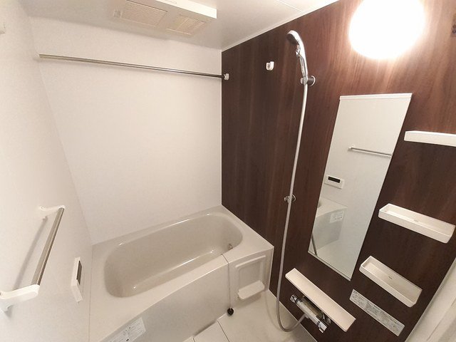 バス・シャワールーム　落ち着いた空間のお風呂です