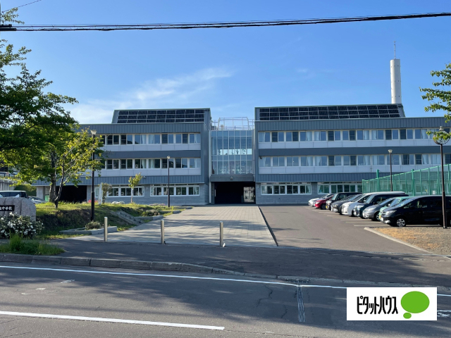 中学校　札幌市立手稲中学校（中学校）まで1065m