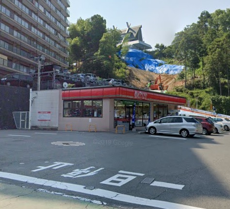 コンビニ　ポプラ（コンビニ）まで834m