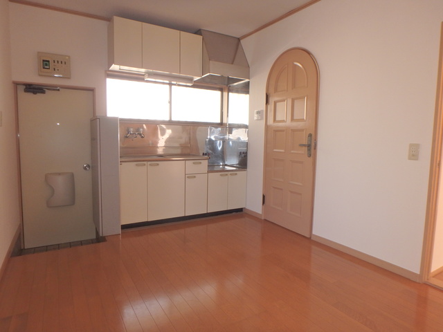 居室・リビング　綺麗にリフォームされたお部屋です。