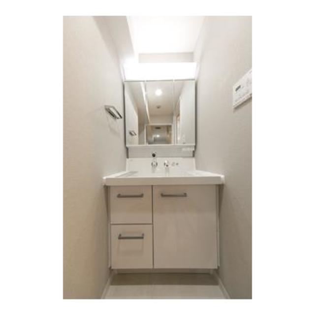 洗面設備　※写真は同タイプ住戸です。