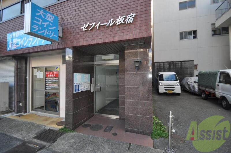 駐車場　エントランス内には各部屋毎のメールボックスがあります。