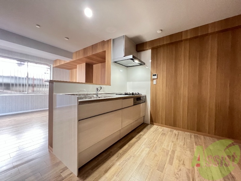 キッチン　独立したカウンターキッチンは明るくて、ゆったりしています。