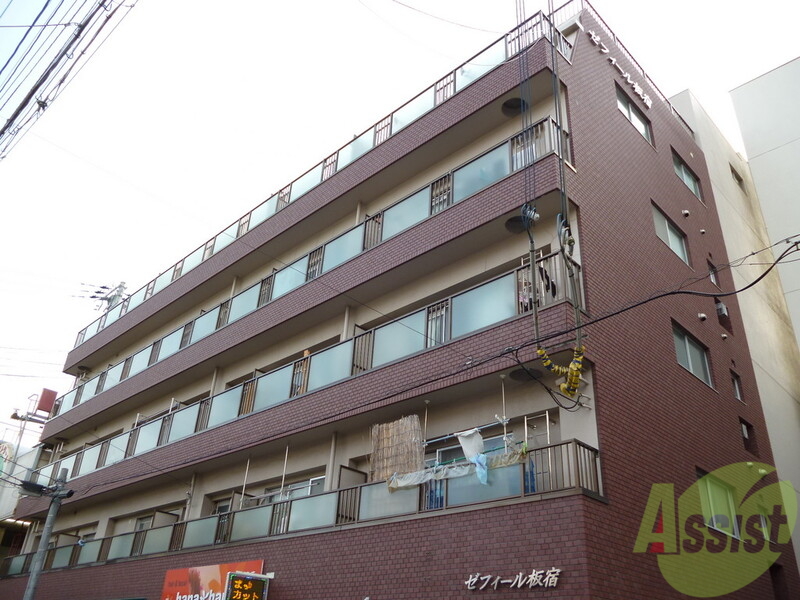 建物外観　存在感のある外観は落ちついた色合いで、堂々としていますね。