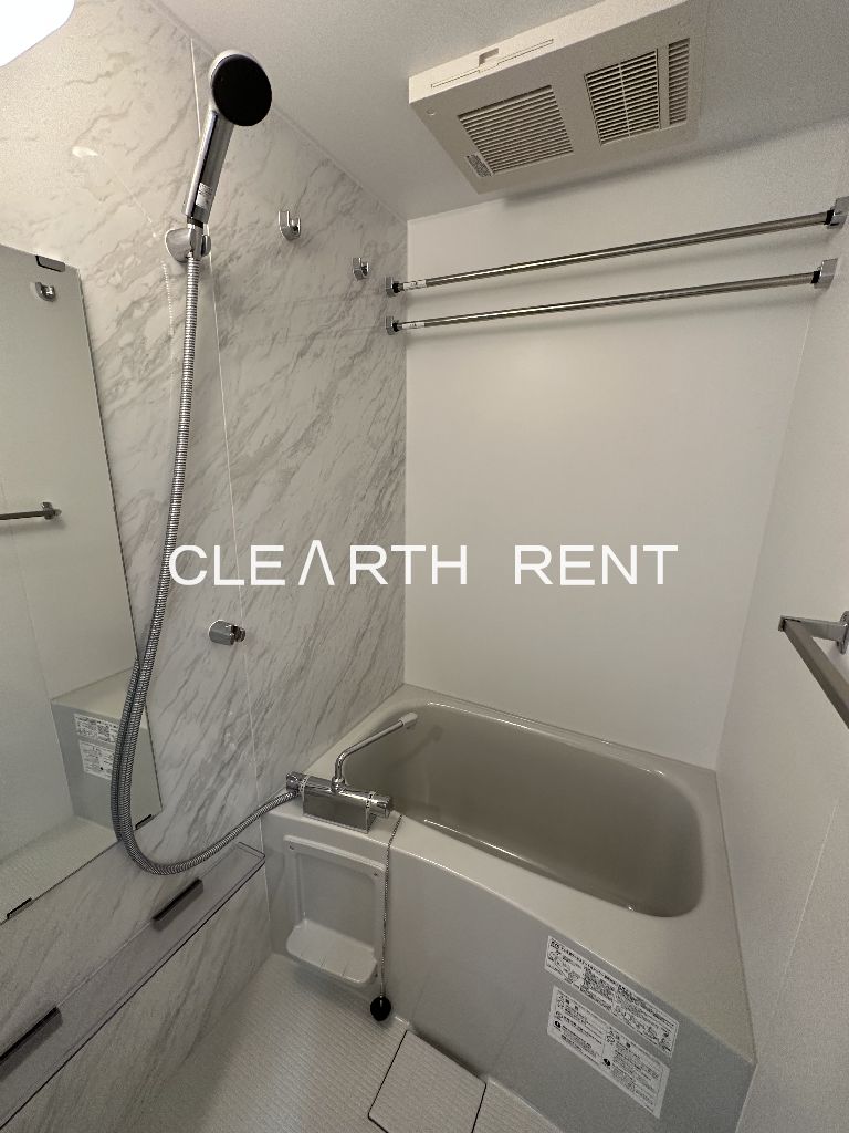 バス・シャワールーム　浴室乾燥機付きバスルーム