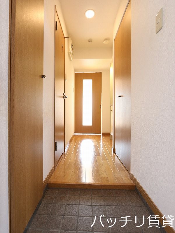 玄関　別号室の画像。現況を優先します。