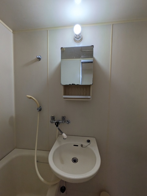 洗面設備　※クリーニング前の写真です。