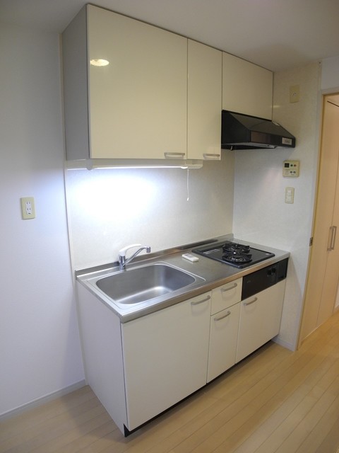 キッチン　同物件の反転タイプ写真です。