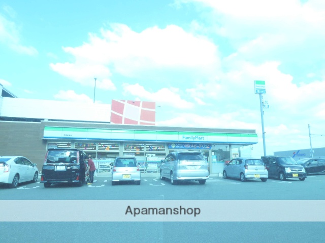 コンビニ　ファミリーマート（コンビニ）まで772m