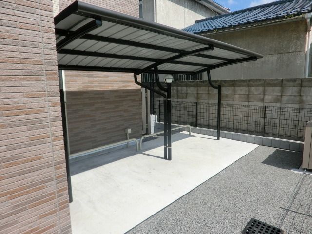 駐車場　屋根付きの駐輪スペースです。