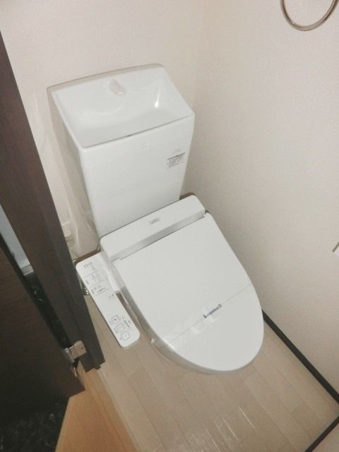 トイレ　ウォシュレット付きのトイレ。
