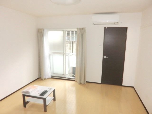 居室・リビング　家具家電付きのお部屋。