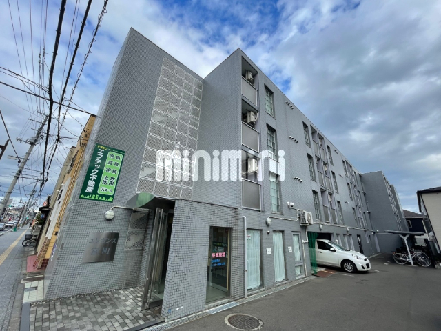 建物外観　４階建てのマンションです。