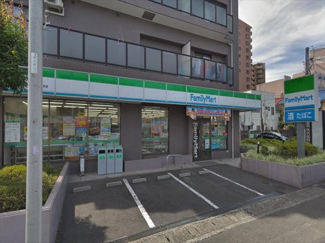 コンビニ　ファミリーマート（コンビニ）まで77m
