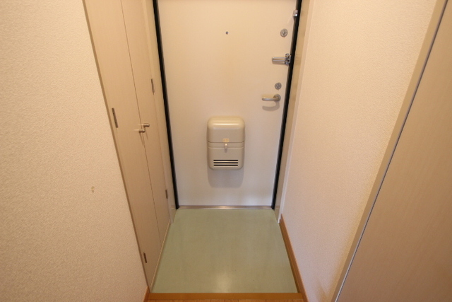 玄関　※他号室の写真です。