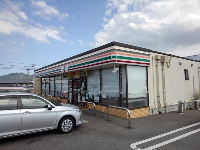 コンビニ　セブンイレブン宇多津町東分店（コンビニ）まで450m