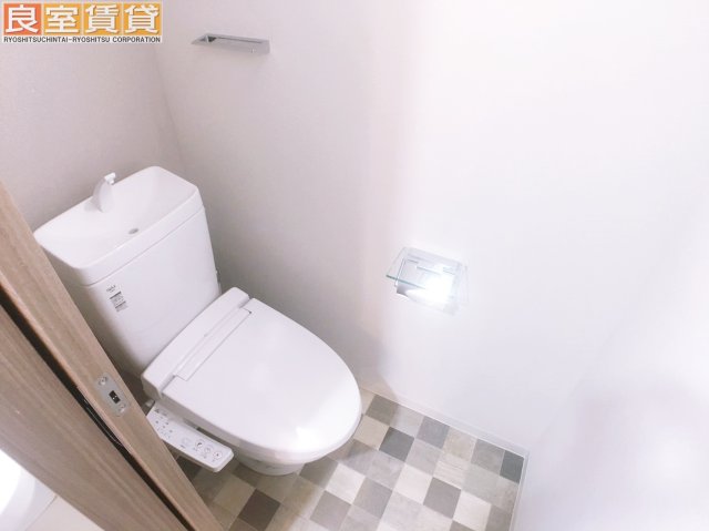 トイレ　※写真は同物件の別部屋のものを流用しております。現状を優先し
