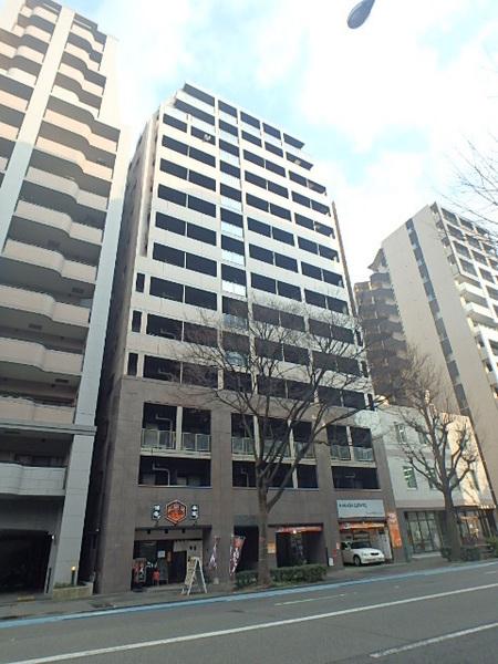 建物外観　向かいにコンビニがあり、便利です☆