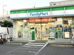 コンビニ　ファミリーマート（コンビニ）まで470m