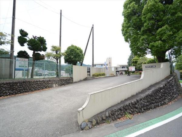 小学校　第六小学校（小学校）まで72m