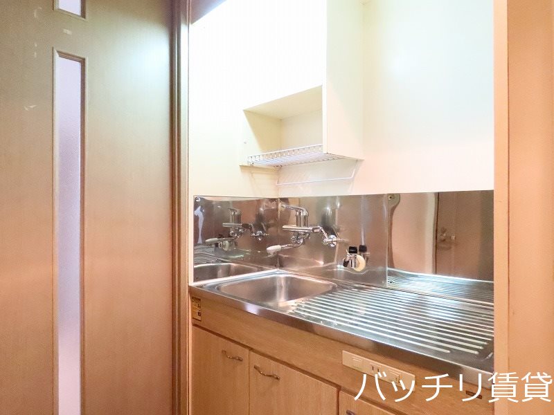 キッチン　別号室タイプの為、現状を優先致します。