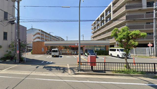 コンビニ　セブンイレブン摂津三島2丁目店（コンビニ）まで94m