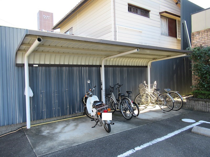 その他　お持ちの自転車はこちらに停められます
