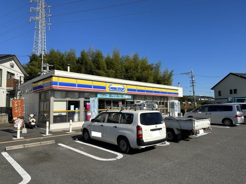 コンビニ　ミニストップ　垂坂店（コンビニ）まで400m