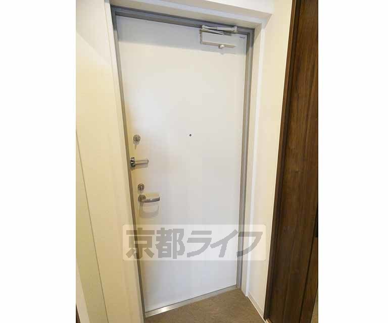 その他設備　玄関のドアです。