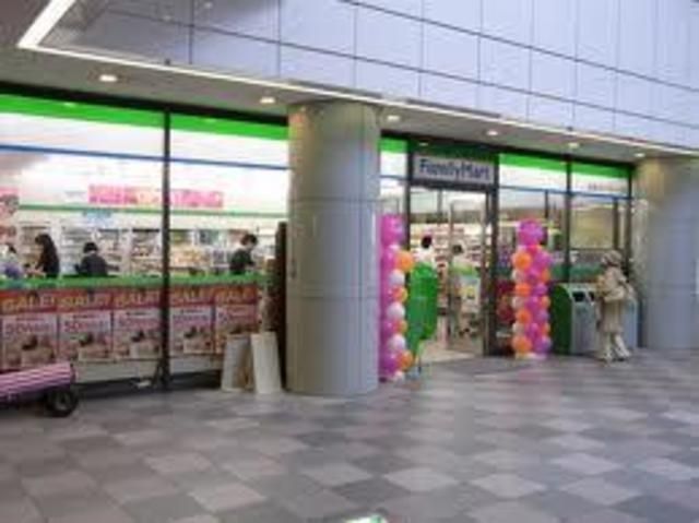 コンビニ　ファミリーマート武蔵小杉Tプレイス店（コンビニ）まで123m