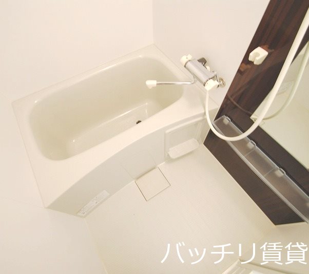 バス・シャワールーム　別号室タイプの為、現状を優先致します。