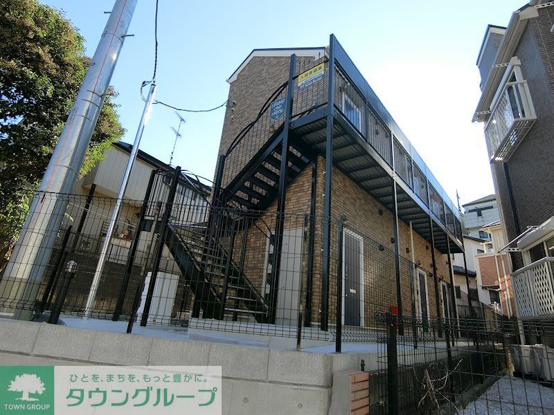 建物外観　重厚感のあるレンガ調の外観です！