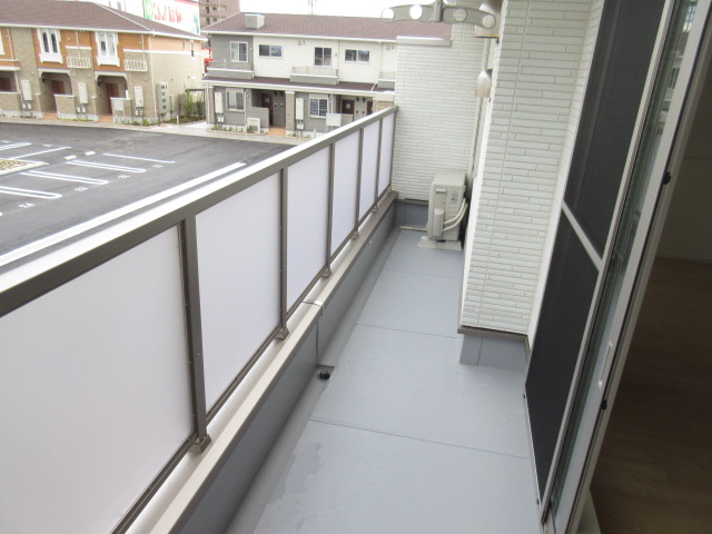 バルコニー　南向きで日当たり良好です。