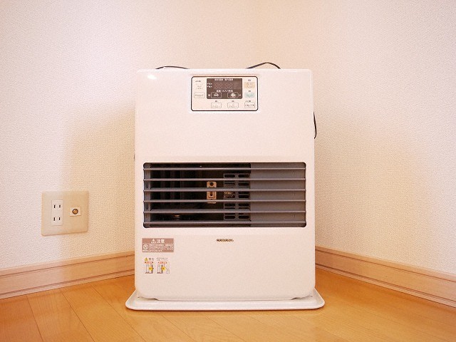 その他設備　経済的な灯油FF暖房です！