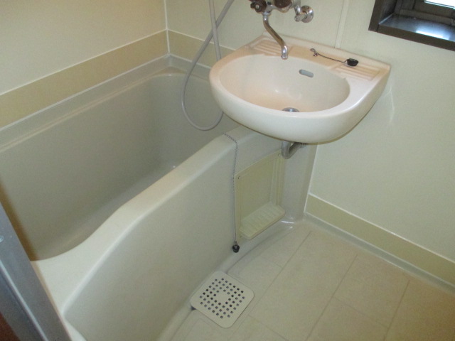 バス・シャワールーム　別部屋参考用写真