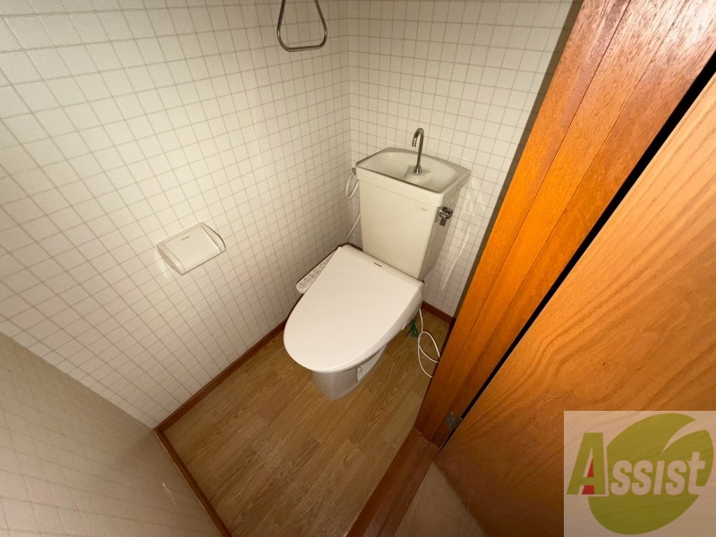 トイレ　こちらはトイレです。清潔感があり、安心して使用できます。