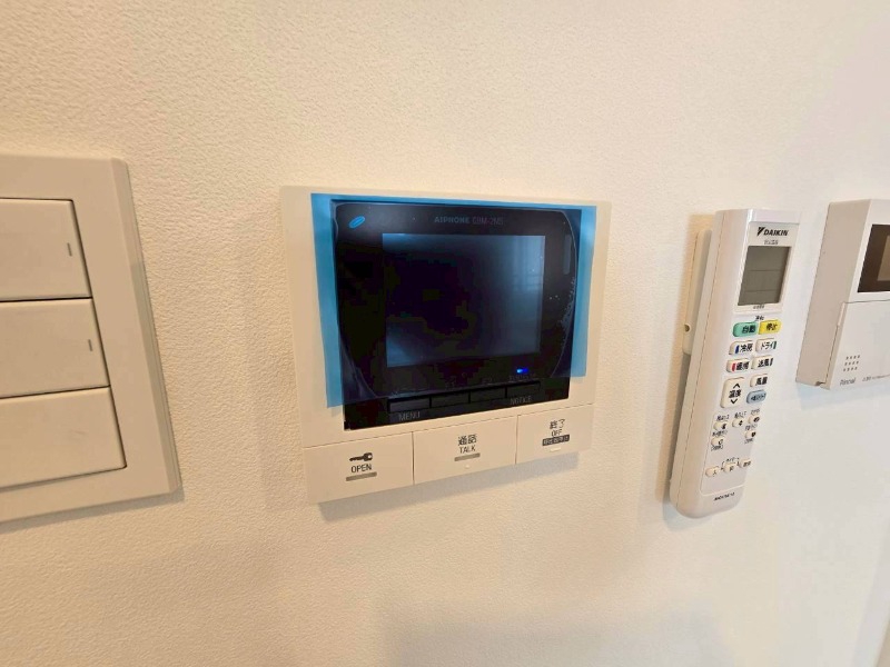 セキュリティ　ＴＶモニター付インターホンです。来客者の顔が見えるので安心！