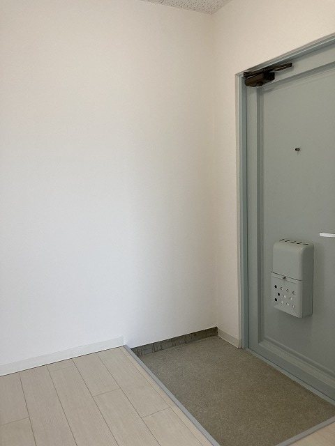 玄関　同物件別部屋