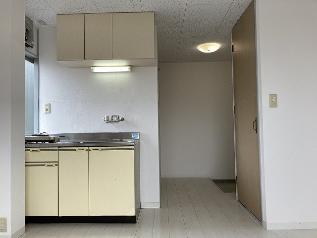 キッチン　同物件別部屋