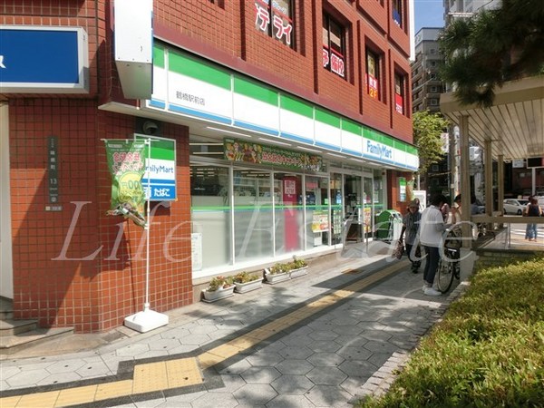 コンビニ　ファミリーマート鶴橋駅前店（コンビニ）まで181m