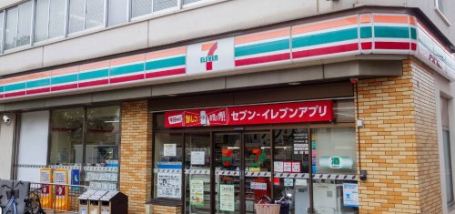 コンビニ　セブンイレブン 阪急岡町駅前店（コンビニ）まで743m