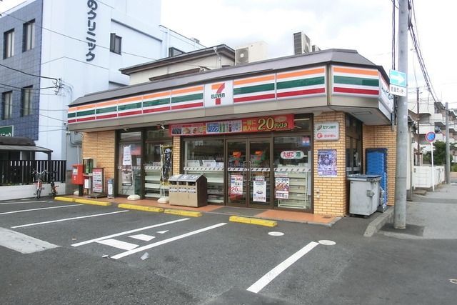 コンビニ　セブンイレブン（コンビニ）まで300m
