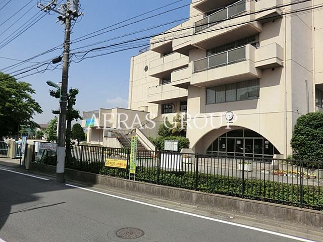 小学校　三郷市立早稲田小学校（小学校）まで667m