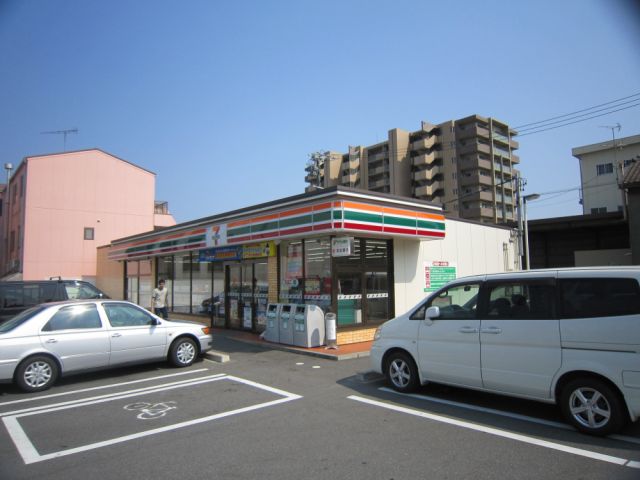 コンビニ　セブンイレブン（コンビニ）まで950m