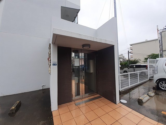 エントランス　清潔なエントランスです